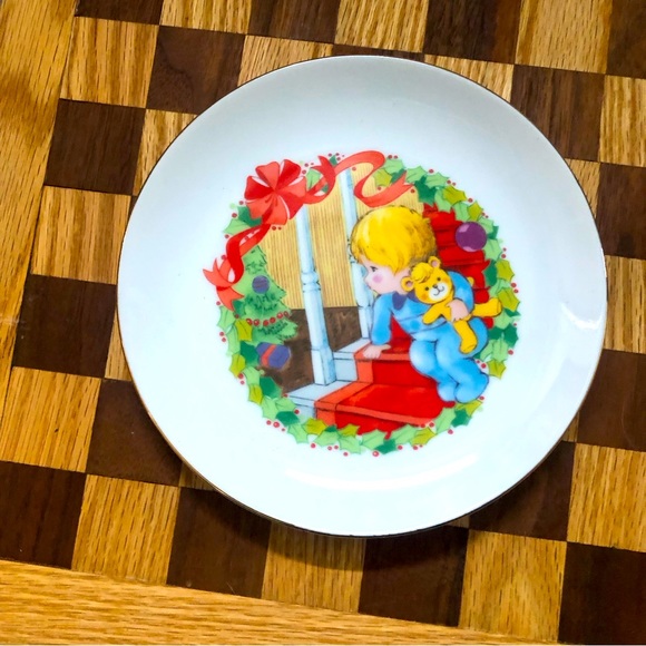 Vintage Christmas Plate  - Cute Image of child peaking around the stairs - Picture 1 of 7